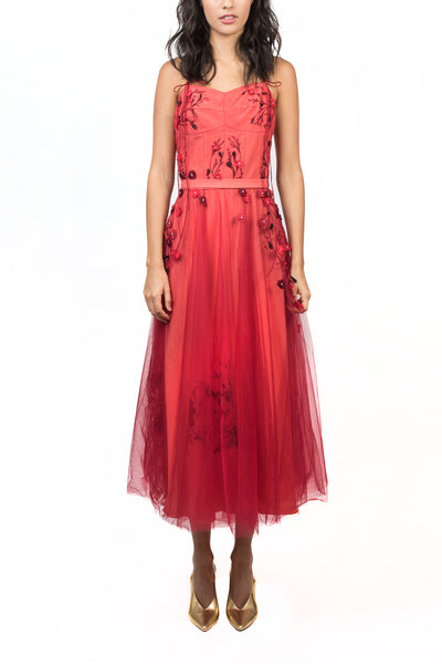Vestido con tul y flores bordadas